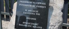 Tablica upamiętniająca 100-lecie założenia wsi