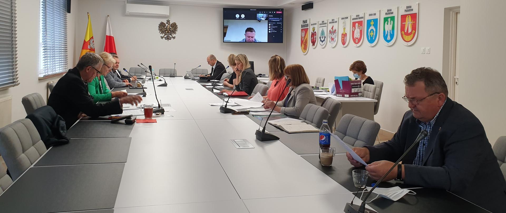 Obrady zarządu na sali konferencyjnej Starostwa Powiatowego w Białymstoku