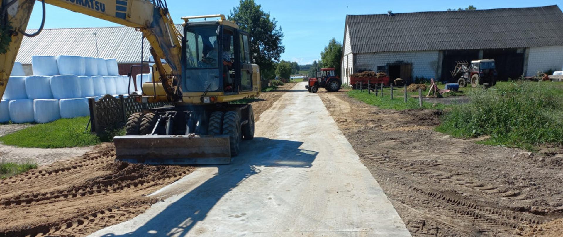 Jedna z betonowych dróg, które wybudował samorząd gminy Brańsk