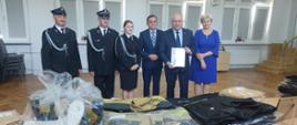 Zdjęcie przedstawia od lewej Prezesa OSP Wola Rogowska, Prezesa OSP Miechowice Małe, Prezesa OSP Demblin, Wójta Gminy, Wicemarszałka Województwa Małopolskiego oraz Sekretarz Gminy
