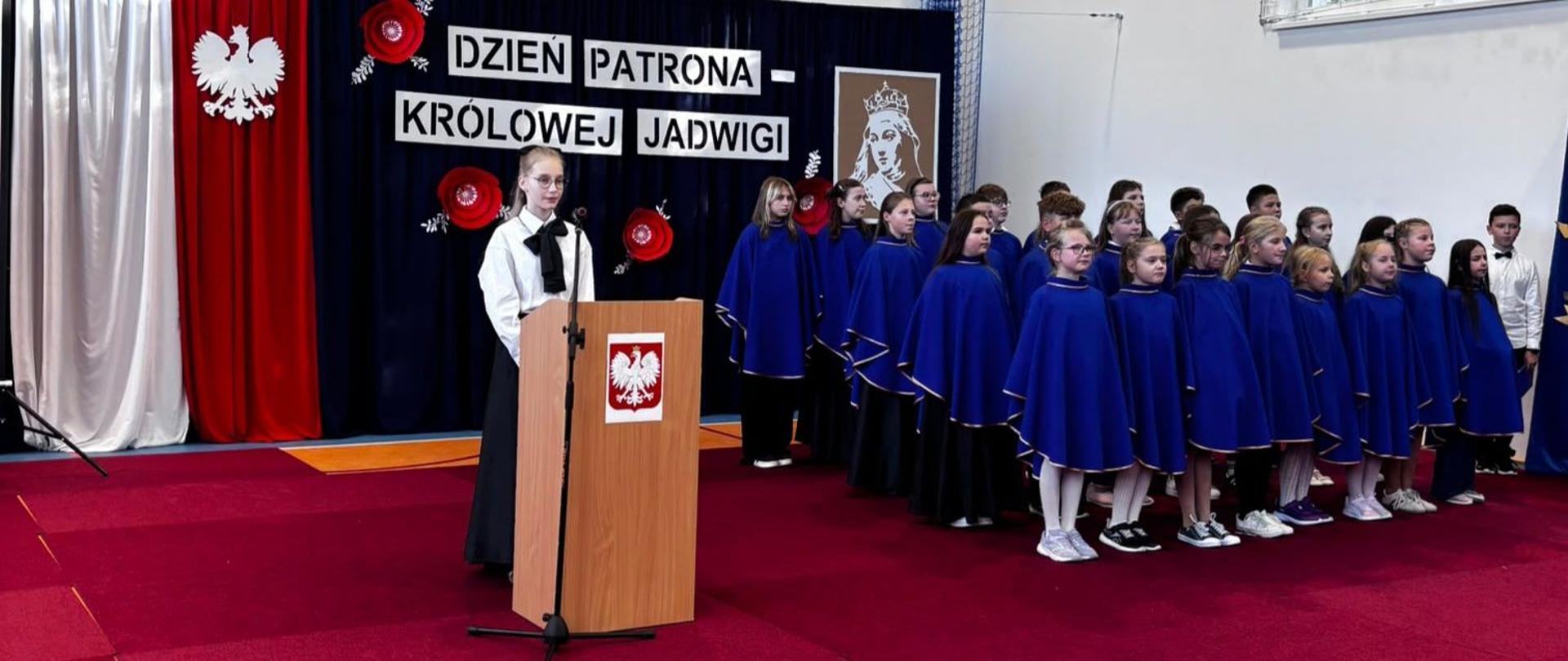 występ chóru szkolnego