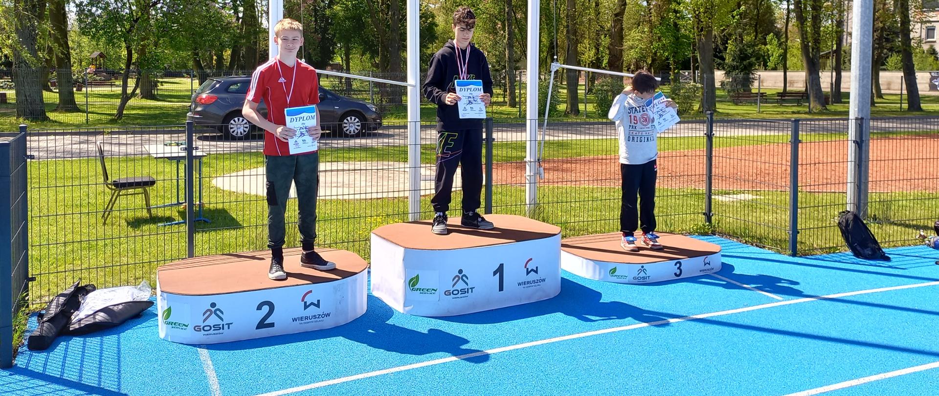 Kamil na II stopniu podium w biegu na 60m.