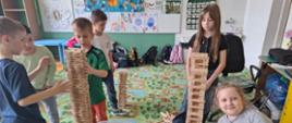 Uczniowie klas 1-3 podczas zajęć w ramach Projektu Edukacyjnego „Mali Matematycy”. 