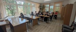 Uczestnicy piszą dyktando