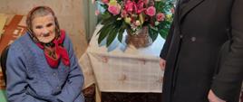 Pani Wójt Apolonia Stasiuk z obchodzącą 100 rocznicę urodzin Panią Adelą Bielarską