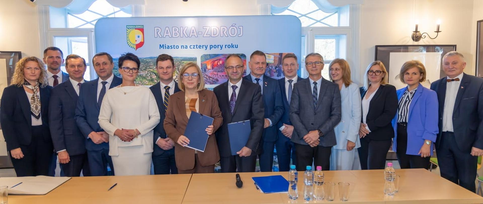 Podpisanie umowy na budowę infrastruktury OZE dla rozwoju funkcjonowania Klastra Energii „Brama Podhala” – projekt demonstracyjny. 