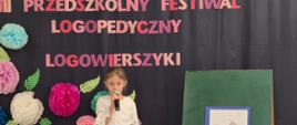 Przedszkolaki w trakcie prezentowania wierszyków
