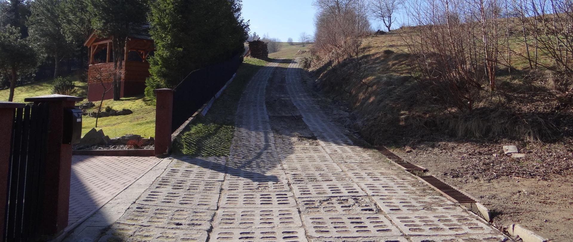 Modernizacja drogi gminnej Makochowa w miejscowości Podsarnie. 