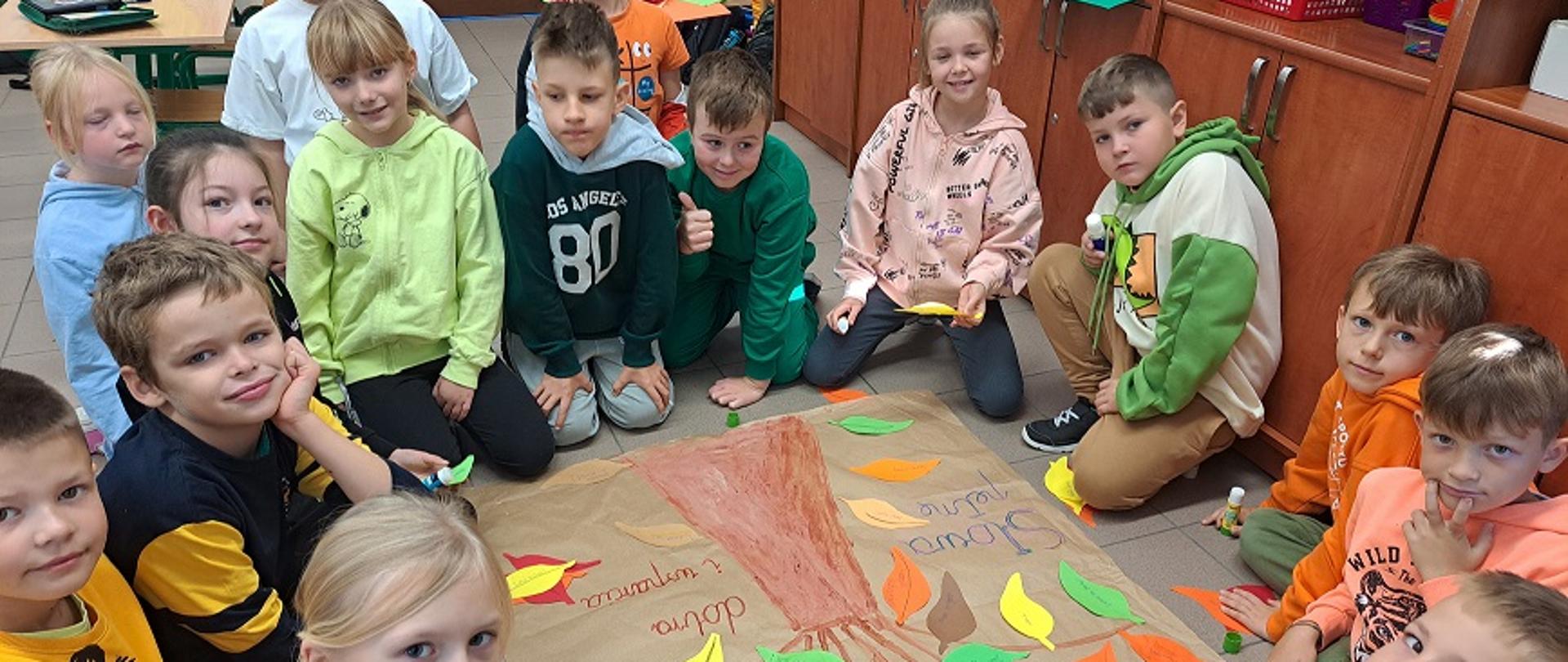 Praca grupowa „Jesienne drzewo pełne dobrych słów i wsparcia”