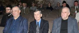 Radni Powiatu Hajnowskiego w trakcie uroczystości w Technikum Leśnym
