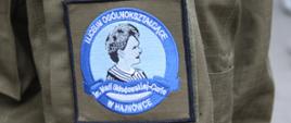 Naszywka na mundurze z logo szkoły