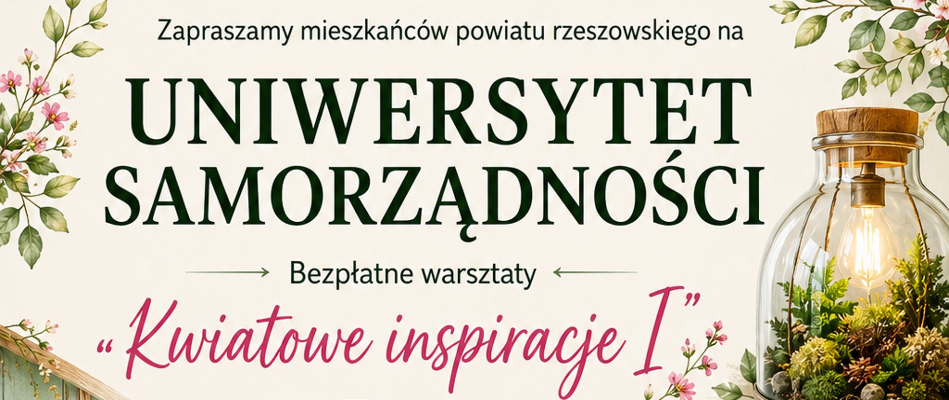 Plakat zapraszający mieszkańców powiatu rzeszowskiego na bezpłatne warsztaty florystyczne „Kwiatowe inspiracje I” w ramach Uniwersytetu Samorządności. Spotkania odbędą się w Domu Ludowym w Jasionce „Gęsiówka”, 36-002 Jasionka 362, w godzinach 17:00–20:00. Zaplanowano warsztaty tworzenia lasu w szkle, wianków na drzwi techniką wosku oraz obrazów „Tajemnica natury” w terminach od 8 do 29 września 2026 roku. Zapisy pod numerem telefonu 17 77 13 756. Na plakacie widoczne są kompozycje kwiatowe, dekoracje roślinne i logotypy Gminy Trzebownisko oraz Województwa Podkarpackiego.