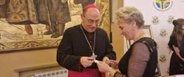 Pani Wójt dzieli się opłatkiem z Prymasem Polski abp Wojciechem Polakiem
