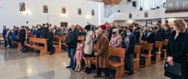 Mieszkańcy powiatu kraśnickiego podczas Mszy św. w intencji pokoju w Ukrainie. 