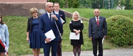 Naczelnik Wydziału Polityki Społecznej Oświaty i Zdrowia Krzysztof Stachera podczas przemówienia