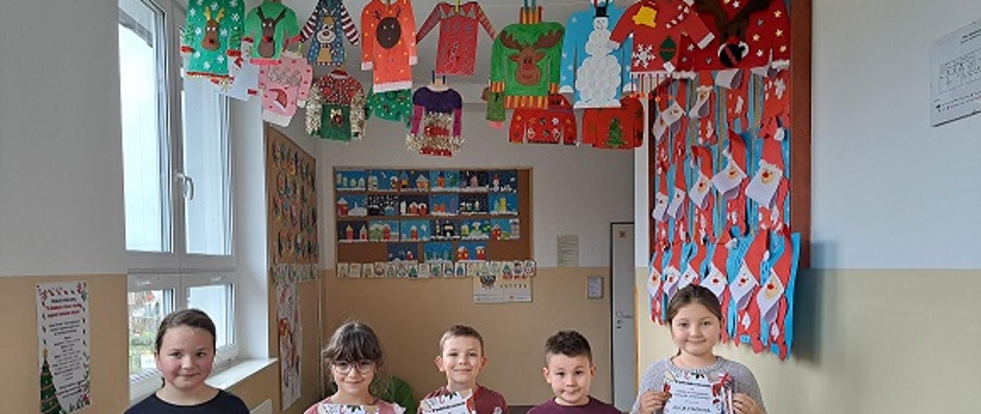 Uczestnicy „Świątecznego przeglądu prac artystycznych” – Klasa II