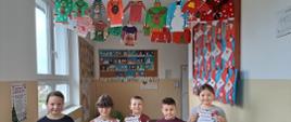 Uczestnicy „Świątecznego przeglądu prac artystycznych” – Klasa II