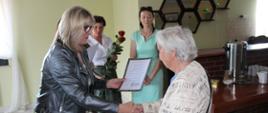 Moment podziękowań rodzicom zastępczym za poświęcenie i pracę