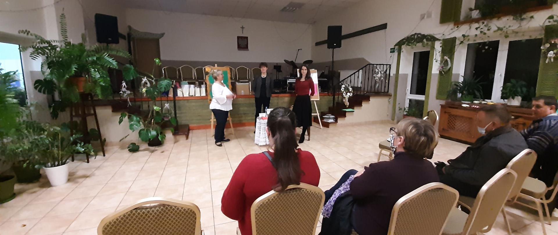 Spotkanie autorskie z Urszulą Gajdowską w bibliotece w Surażu 