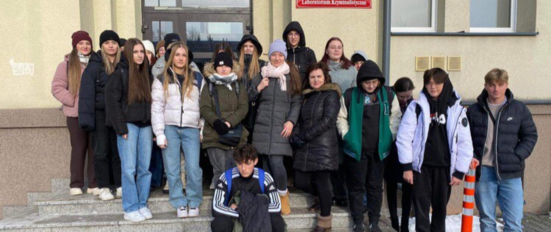 Uczniowie LO nr I w Laboratorium Kryminalistycznym