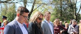 Poszczególne delegacje składają kwiaty