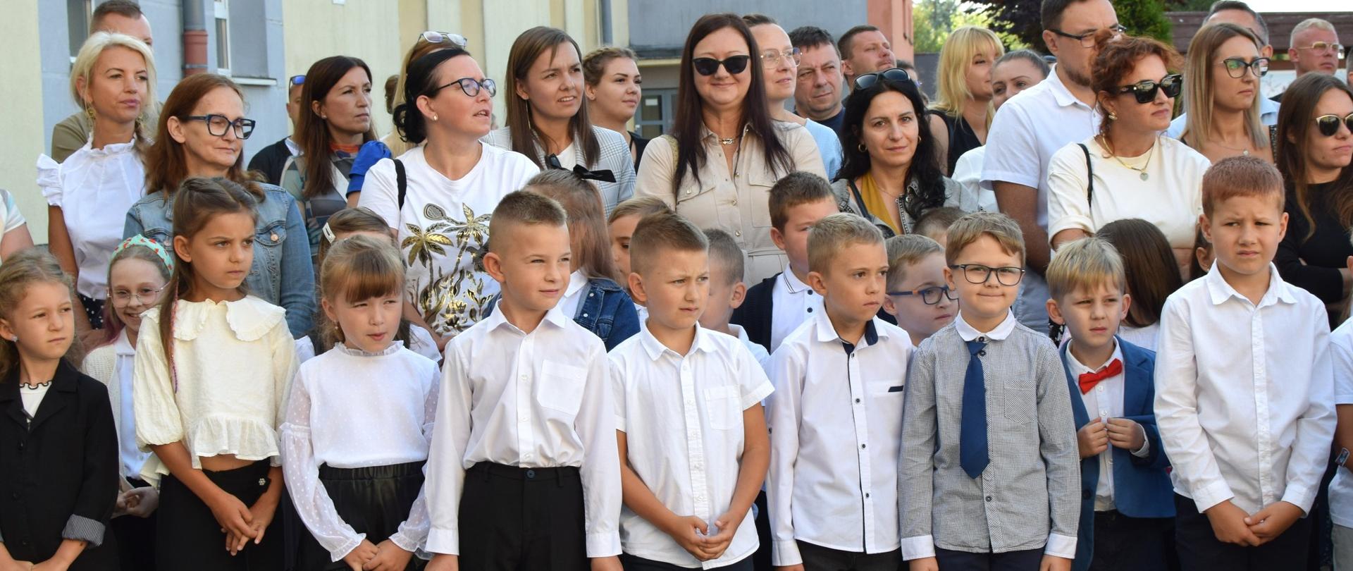Nowy rok szkolny 2025/2026 w naszej szkole rozpoczyna 448 uczniów. 