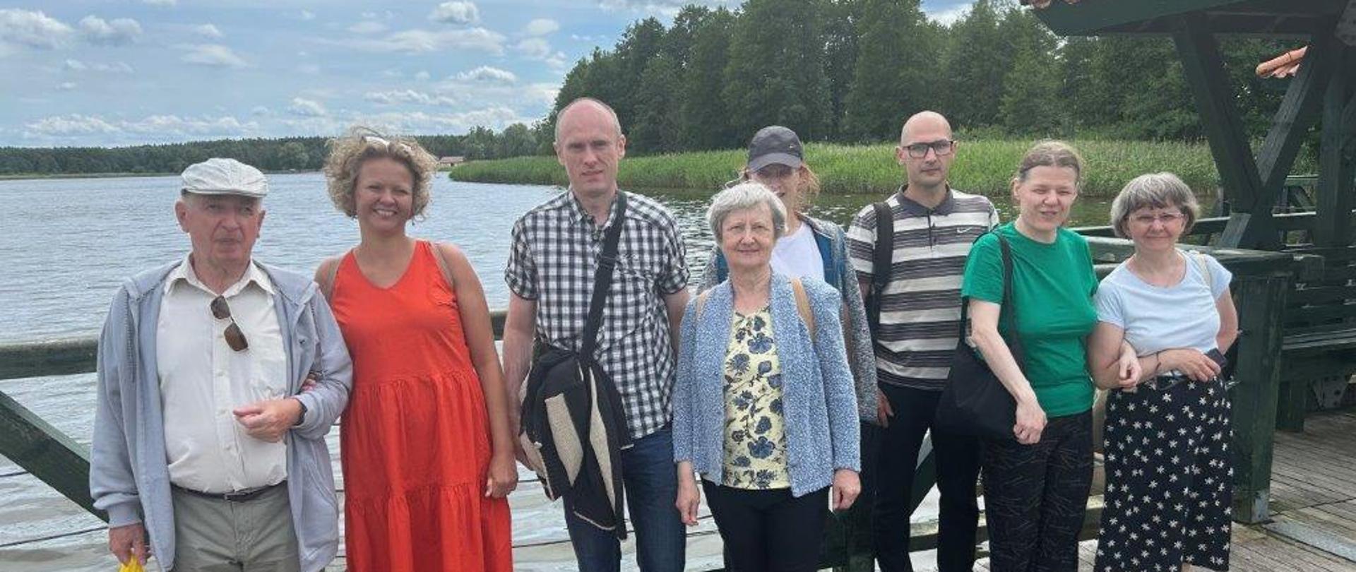 Spacer kładką przy jeziorze Gołdap