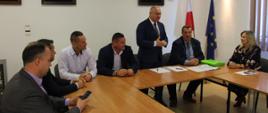 Podczas spotkania przemawia Starosta 