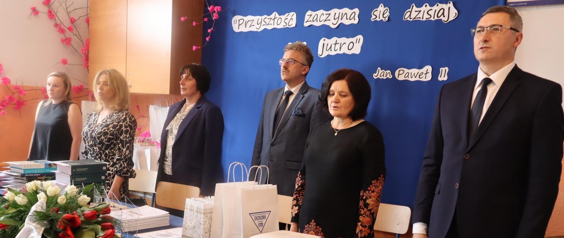 Młodość, radość optymizm i... matura tuż, tuż