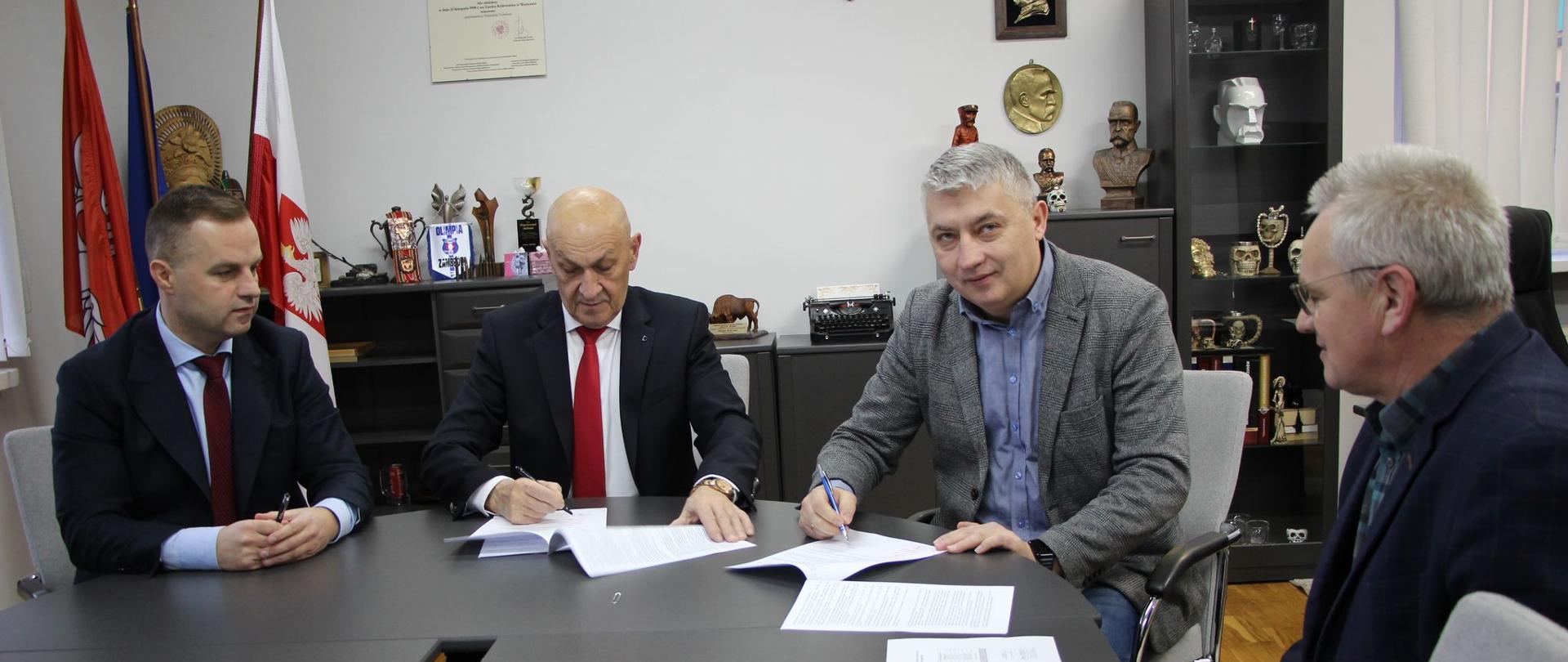 Podpisanie umowy na remont drogi powiatowej Srebrna – Żabikowo 