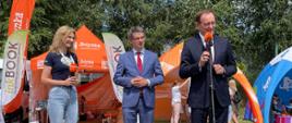 Przekazanie drzewek podczas Święta Gminy Tymbark