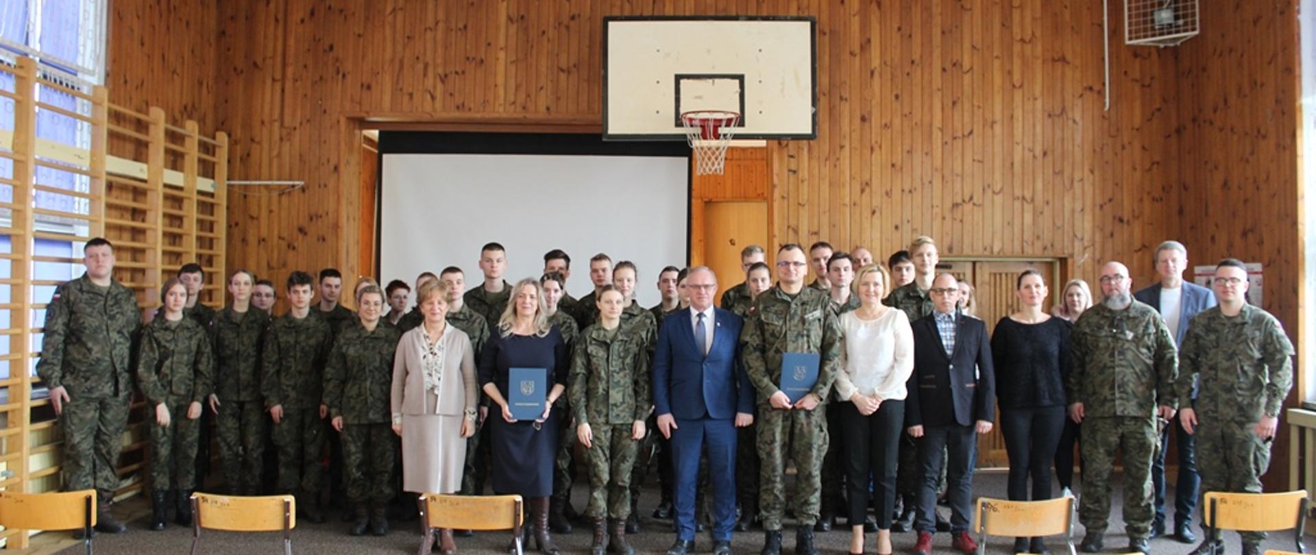 Pamiątkowe zdjęcie uczestników spotkania