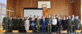 Pamiątkowe zdjęcie uczestników spotkania