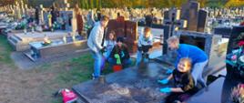 wolontariusze chętnie sprzątali groby