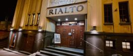 Przed kinem Rialto