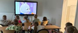 Piątkowe kino w świetlicy szkolnej