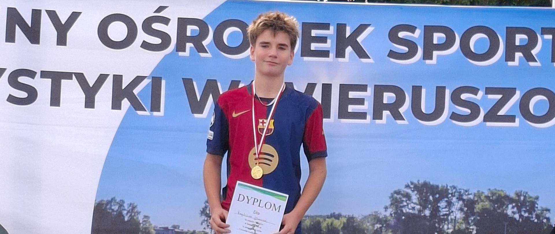 Krystian na najwyższym podium w biegu na 300m