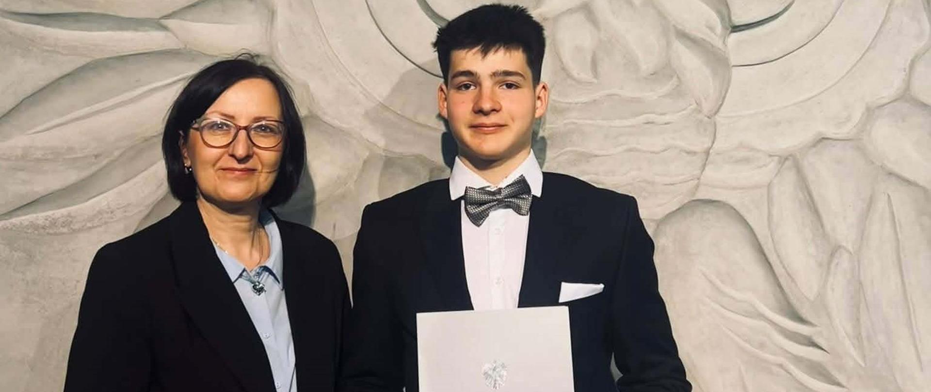 Piotr Mendyk uczeń klasy VIII b z naszej szkoły jest laureatem matematycznych konkursów. 