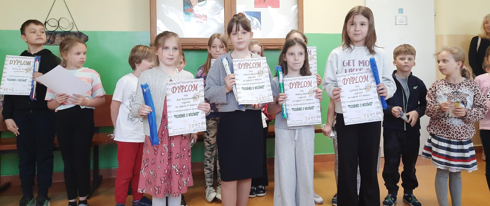 szkolny konkurs spiewania - laureaci.