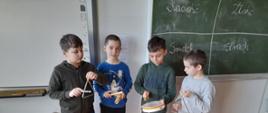 Dzieci grające na instrumentach