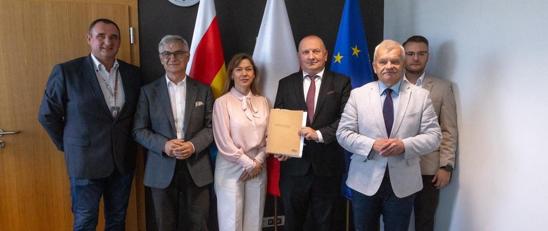 Podpisanie umowy na realizację projektu "Pomocna Dłoń"
