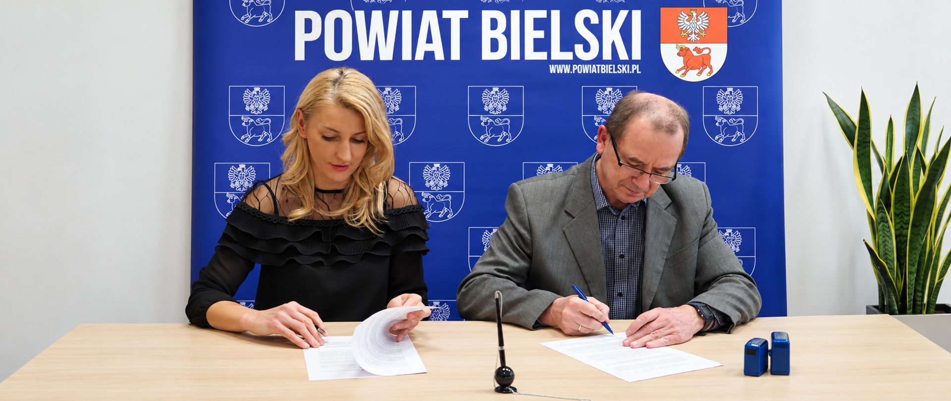 Podpisanie umowy na modernizację ewidencji gruntów i budynków w obrębach ewidencyjnych na terenie gmin Rudka i Wyszki