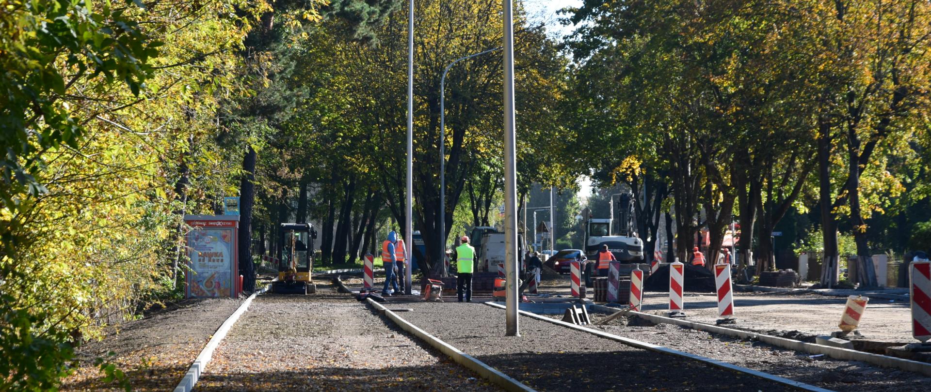 Samorządowcy zapoznają się z postępem prac przy inwestycjach powiatowych