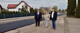 Wicestarosta, Dyrektor Zarządu Dróg i Wójt Gminy Czeremcha w trakcie wizyty na miejscu prac