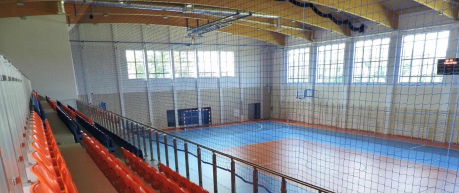 Wnętrze hali sportowej w Kobylance