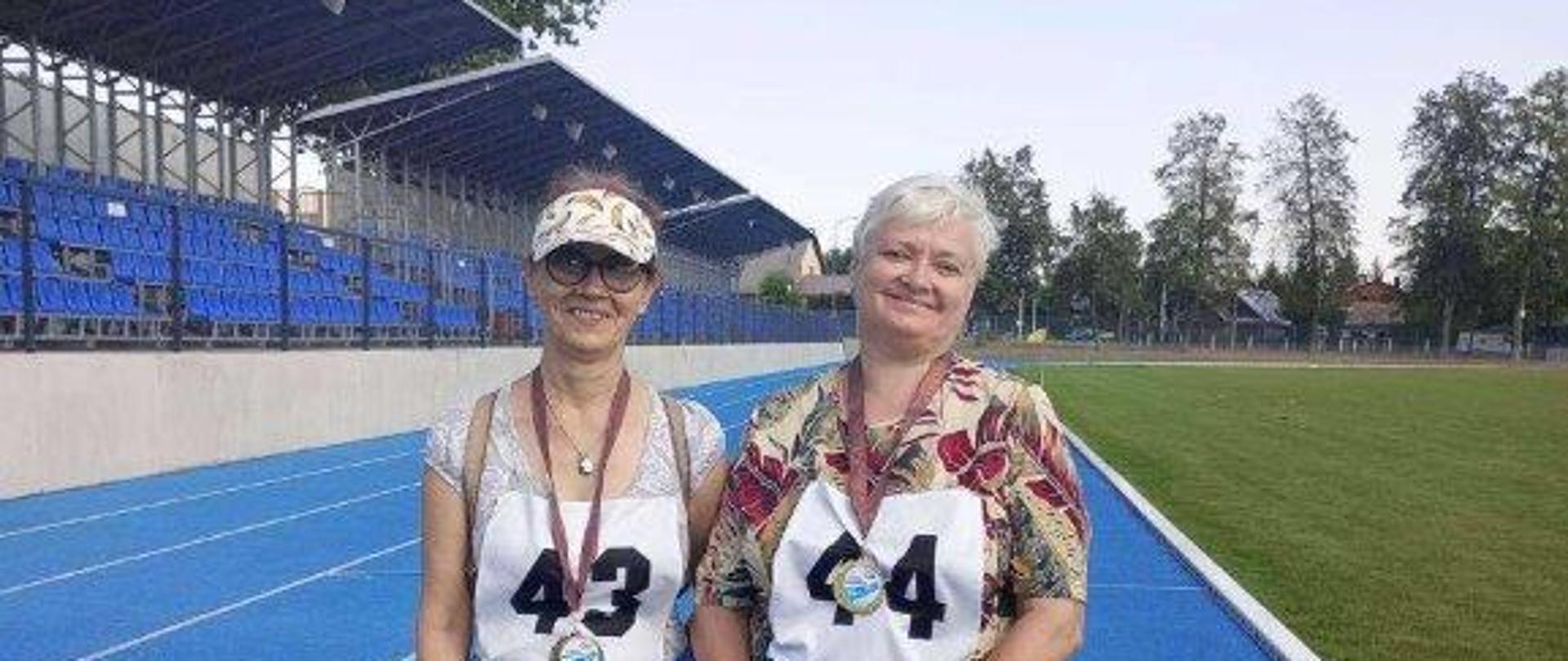 Członkinie stowarzyszenia z medalami