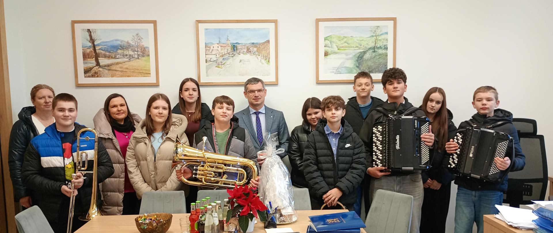 Uczniowie SP u WOJTA