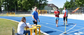 Na zdjęciu obsada trenerska na stadionie