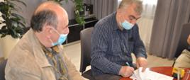 Podpisanie umowy - przedstawiciele wykonawcy J. Karowski, A. Pikalski