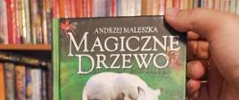 Z książką mi do twarzy
